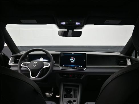 New 2026 Volkswagen Tiguan SE R-Line image 10
