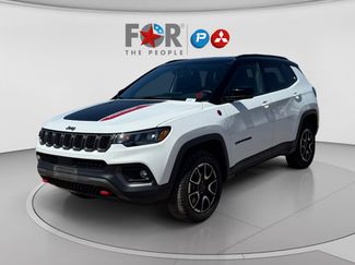 Used 2025 Jeep Compass Trailhawk AWD/4WD video 1