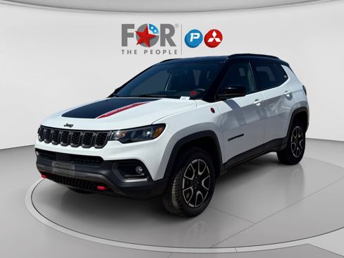 Used 2025 Jeep Compass Trailhawk AWD/4WD image 1