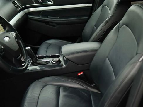 Used 2017 Ford Explorer XLT w/ Equipment Group 202A image 15