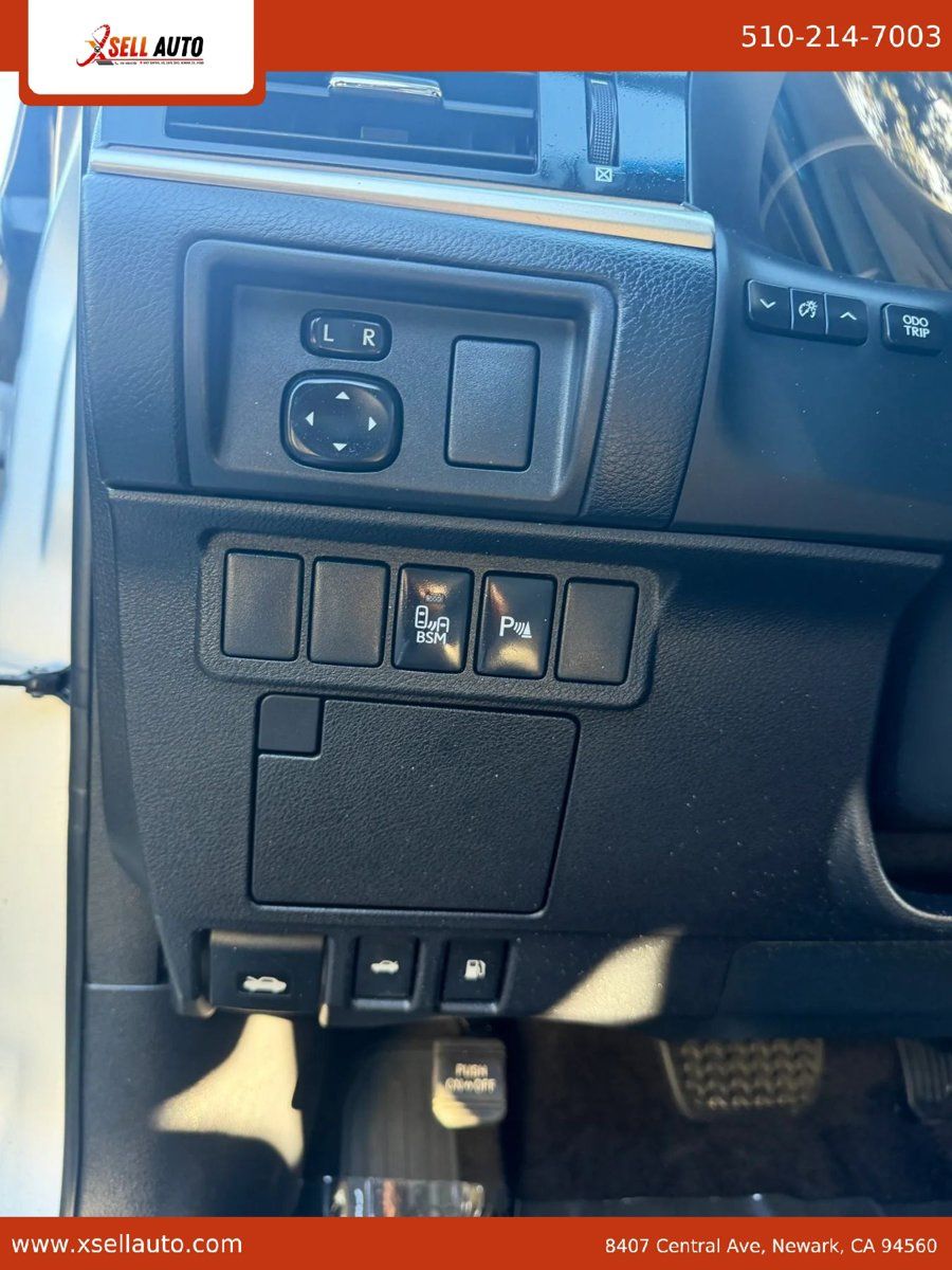 Used 2015 Lexus ES 300h w/ Navigation System Package FWD image 11
