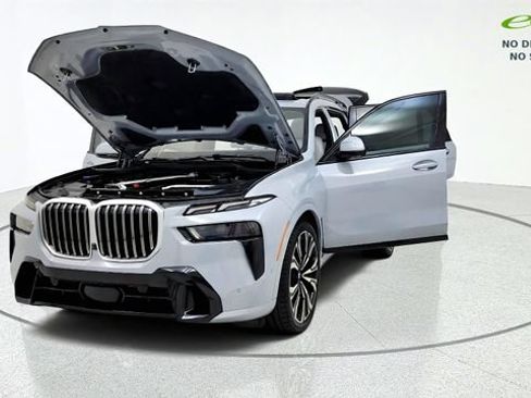 Used 2024 BMW X7 xDrive40i w/ M Sport Package AWD/4WD image 13