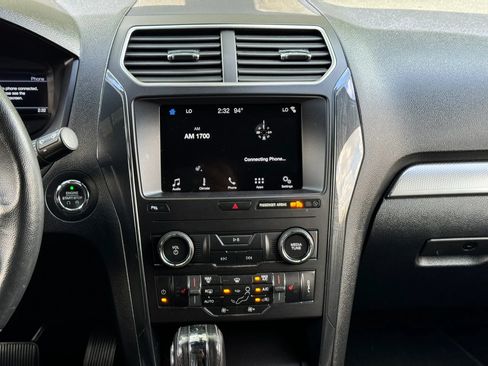 Used 2018 Ford Explorer XLT w/ Equipment Group 202A FWD image 16