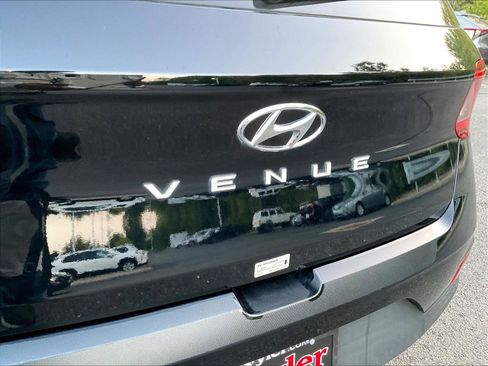 Used 2025 Hyundai Venue SE FWD image 22