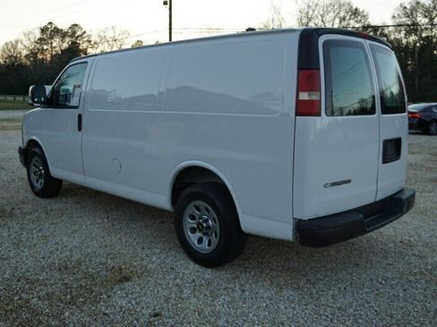 Used 2010 Chevrolet Express 1500 RWD image 12