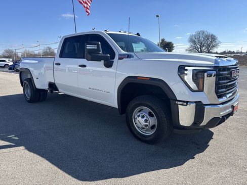 Used 2024 GMC Sierra 3500 Pro AWD/4WD image 7