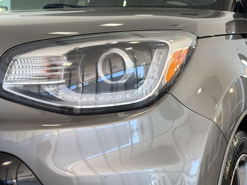 Used 2018 Kia Soul ! w/ Tech Package FWD image 11