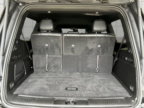 Used 2025 Jeep Wagoneer 4WD image 12