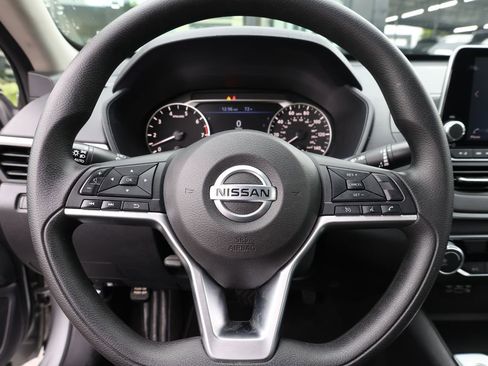 Used 2022 Nissan Altima 2.5 SV FWD image 29