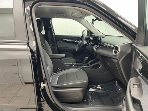 Used 2024 Chevrolet TrailBlazer LT AWD/4WD image 12