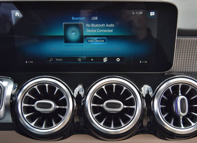 Used 2021 Mercedes-Benz GLB 250 4MATIC w/ Premium Package image 25
