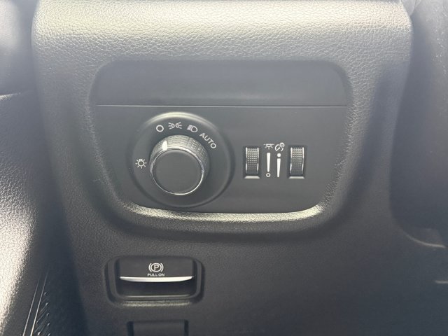 Used 2023 Jeep Grand Cherokee L Laredo AWD/4WD image 31