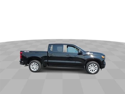 Used 2022 Chevrolet Silverado 1500 Custom image 2