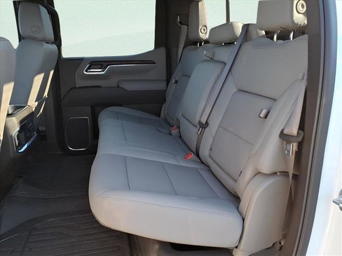 Used 2025 GMC Sierra 1500 SLT w/ SLT Premium Package image 17