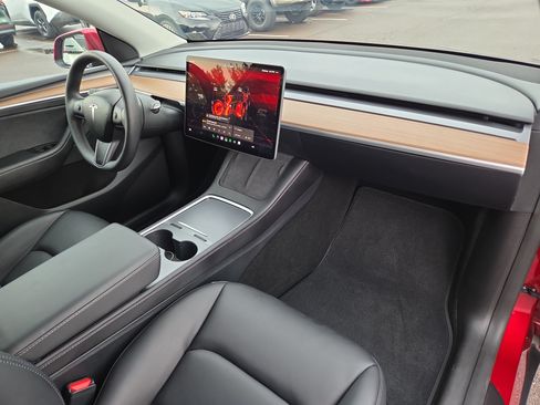 Used 2024 Tesla Model Y Long Range AWD/4WD image 18