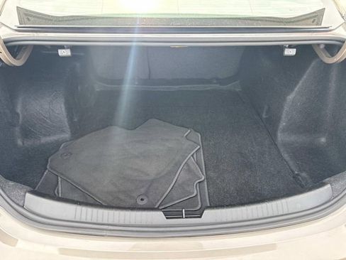 Used 2025 Chevrolet Malibu LT image 9