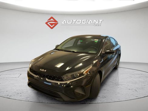 Used 2023 Kia Forte LXS image 1