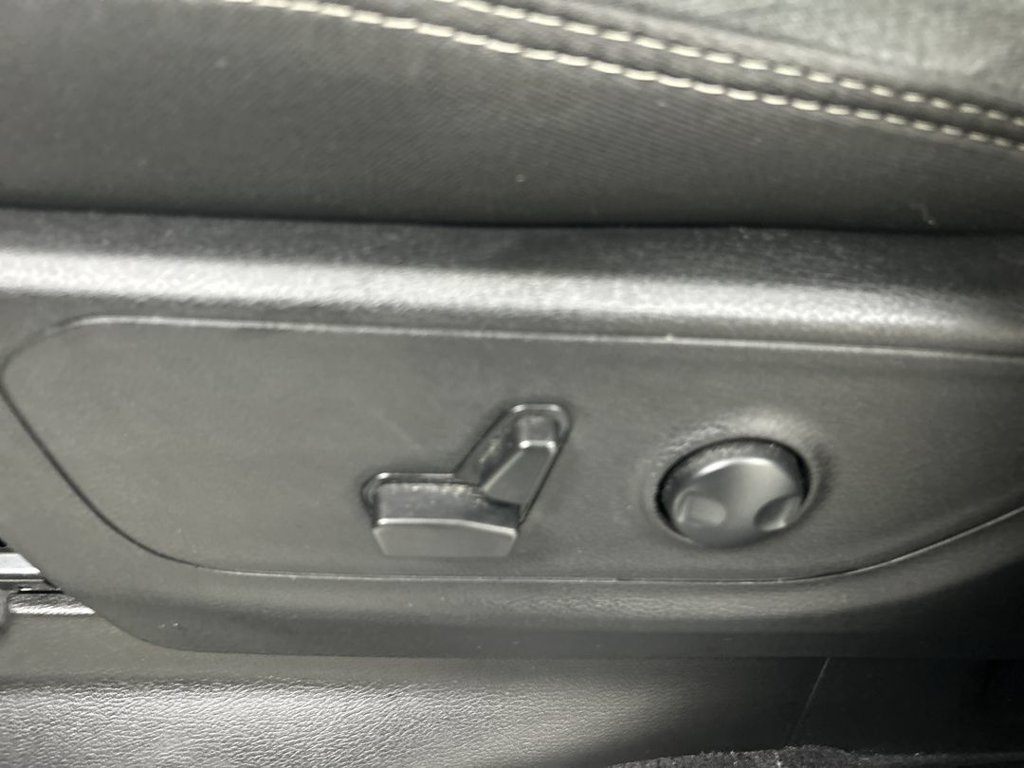 Used 2025 RAM 1500 Big Horn AWD/4WD image 10