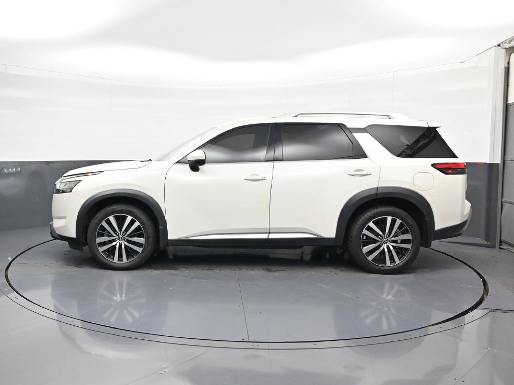 Certified 2023 Nissan Pathfinder Platinum FWD image 5