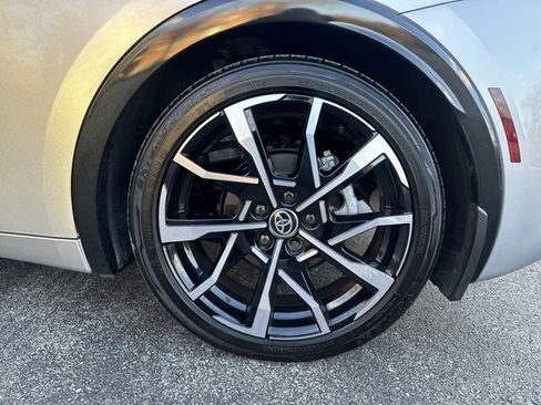 Used 2024 Toyota Prius Prime Premium image 28