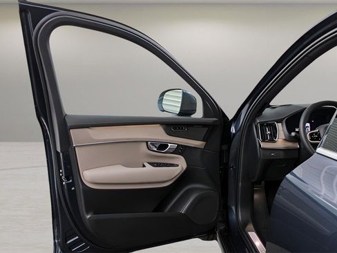 New 2026 Volvo XC90 B6 Plus w/ Protection Package Premier image 28