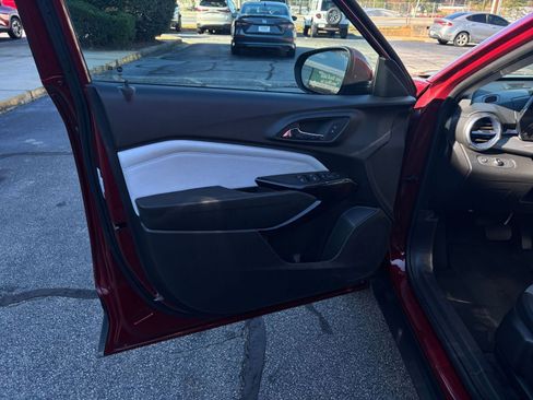 Used 2025 Chevrolet Trax LT image 20