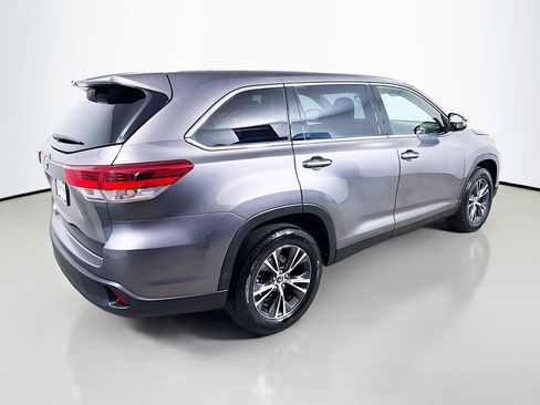 Certified 2019 Toyota Highlander LE FWD image 7