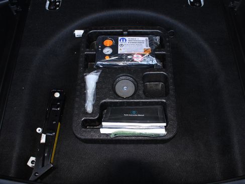 Used 2024 Jeep Compass Latitude image 9