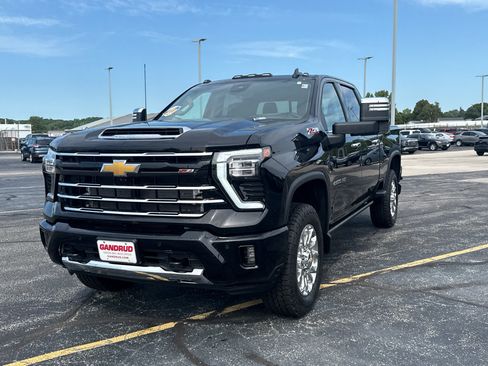 Used 2025 Chevrolet Silverado 2500 LTZ w/ Z71 Chrome Sport Edition AWD/4WD image 2