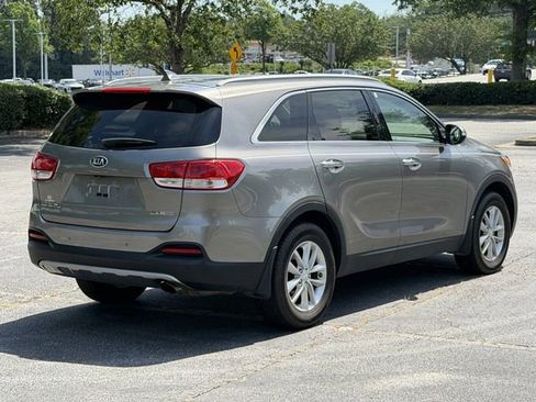 Used 2016 Kia Sorento EX w/ EX Premium Package FWD image 4