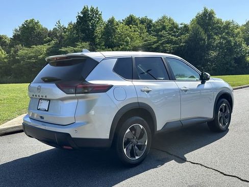 Certified 2025 Nissan Rogue SV FWD image 9