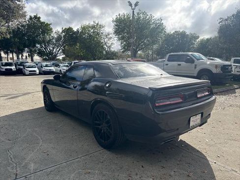 Used 2016 Dodge Challenger R/T image 4