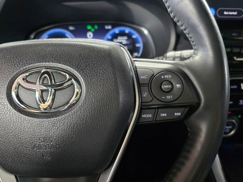 Used 2023 Toyota Venza Limited image 17