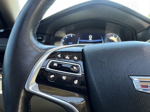 Used 2019 Cadillac Escalade ESV Luxury AWD/4WD image 23