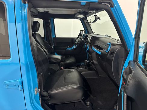 Used 2017 Jeep Wrangler Unlimited Sahara AWD/4WD image 21