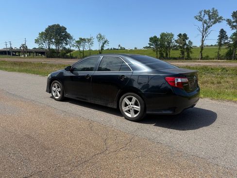 Used 2013 Toyota Camry SE FWD image 2