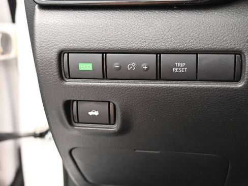 Used 2024 Nissan Sentra SV FWD image 19