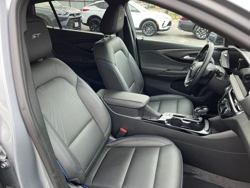 Used 2025 Buick Envista Sport Touring image 35