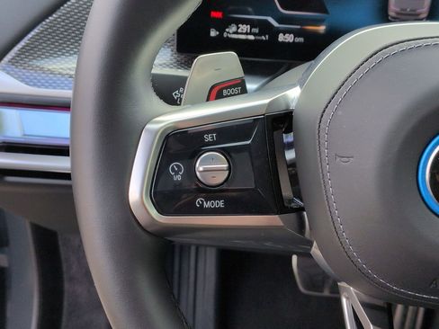 Used 2025 BMW 750e xDrive image 19