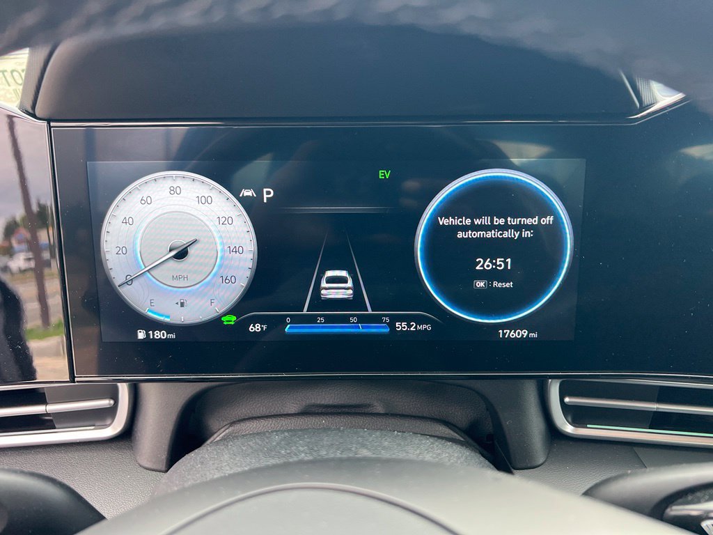 Certified 2023 Hyundai Elantra Limited FWD image 17