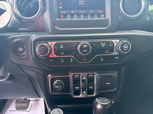 Used 2020 Jeep Wrangler Unlimited Sahara AWD/4WD image 23