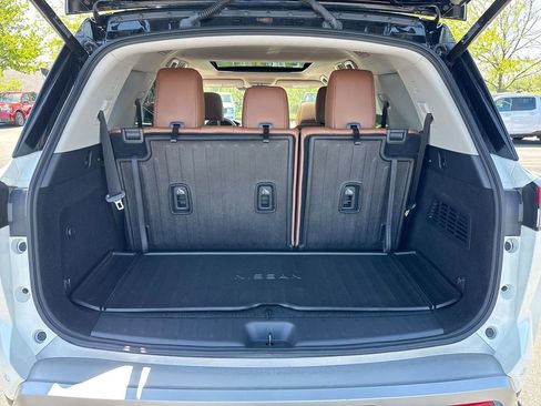 Used 2022 Nissan Pathfinder Platinum w/ Cargo Package image 26