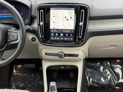 Certified 2026 Volvo XC40 B5 Plus AWD/4WD image 14
