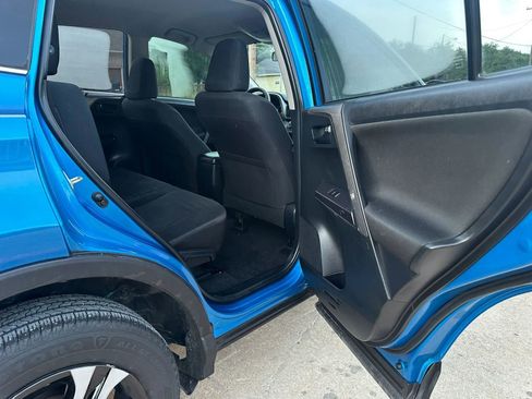 Used 2018 Toyota RAV4 LE FWD image 20
