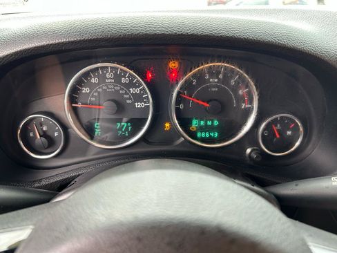 Used 2012 Jeep Wrangler Unlimited Sahara AWD/4WD image 22