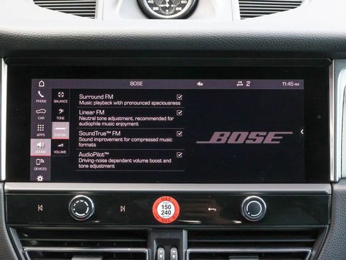 Certified 2026 Porsche Macan AWD/4WD image 34