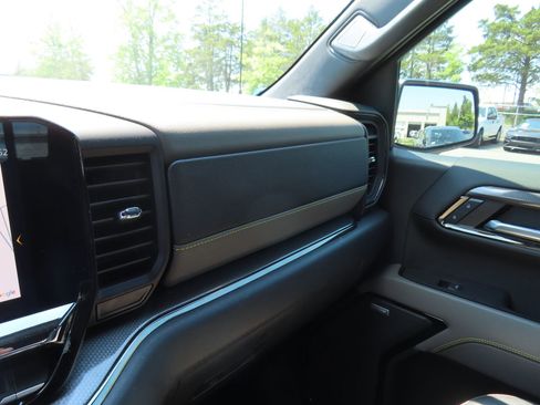 Used 2022 Chevrolet Silverado 1500 ZR2 w/ Technology Package AWD/4WD image 25