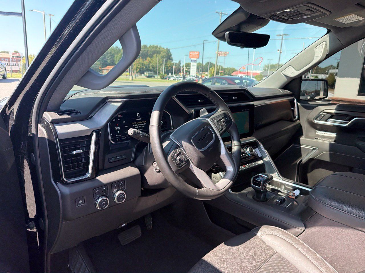 Used 2025 GMC Sierra 1500 Denali w/ Denali Reserve Package AWD/4WD image 4