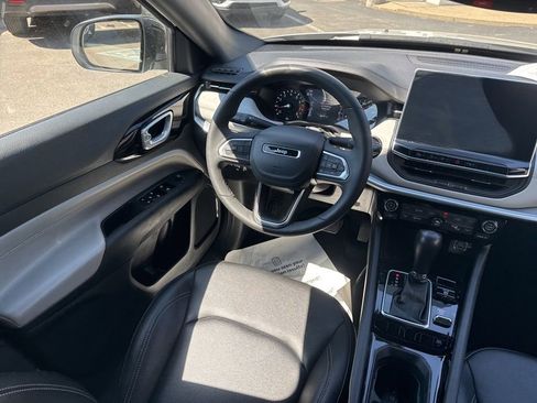 Used 2025 Jeep Compass Limited AWD/4WD image 18