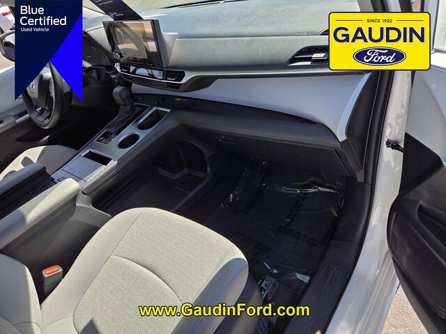 Used 2025 Toyota Sienna LE FWD image 16